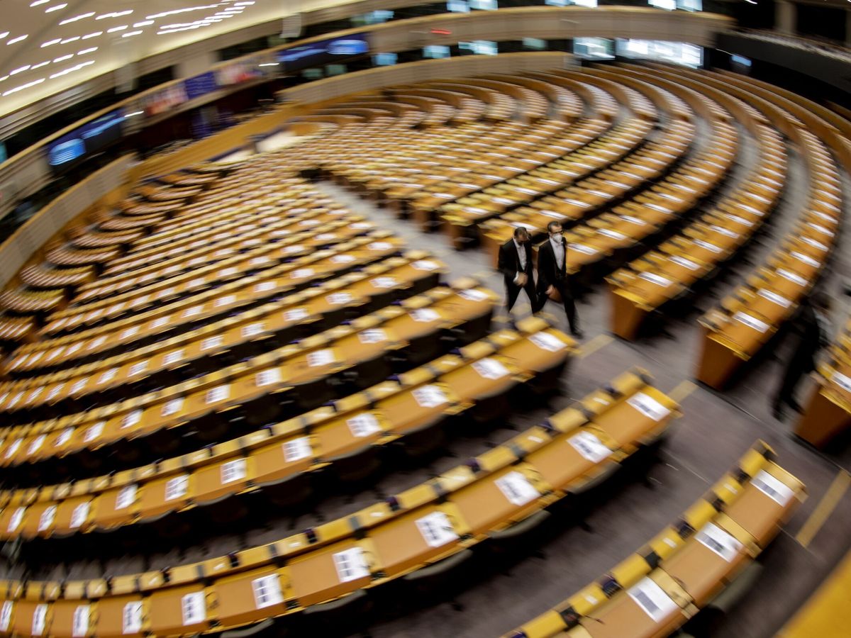 Foto: Vista del hemiciclo del Parlamento Europeo en Bruselas. (EFE/Olivier Hoslet)