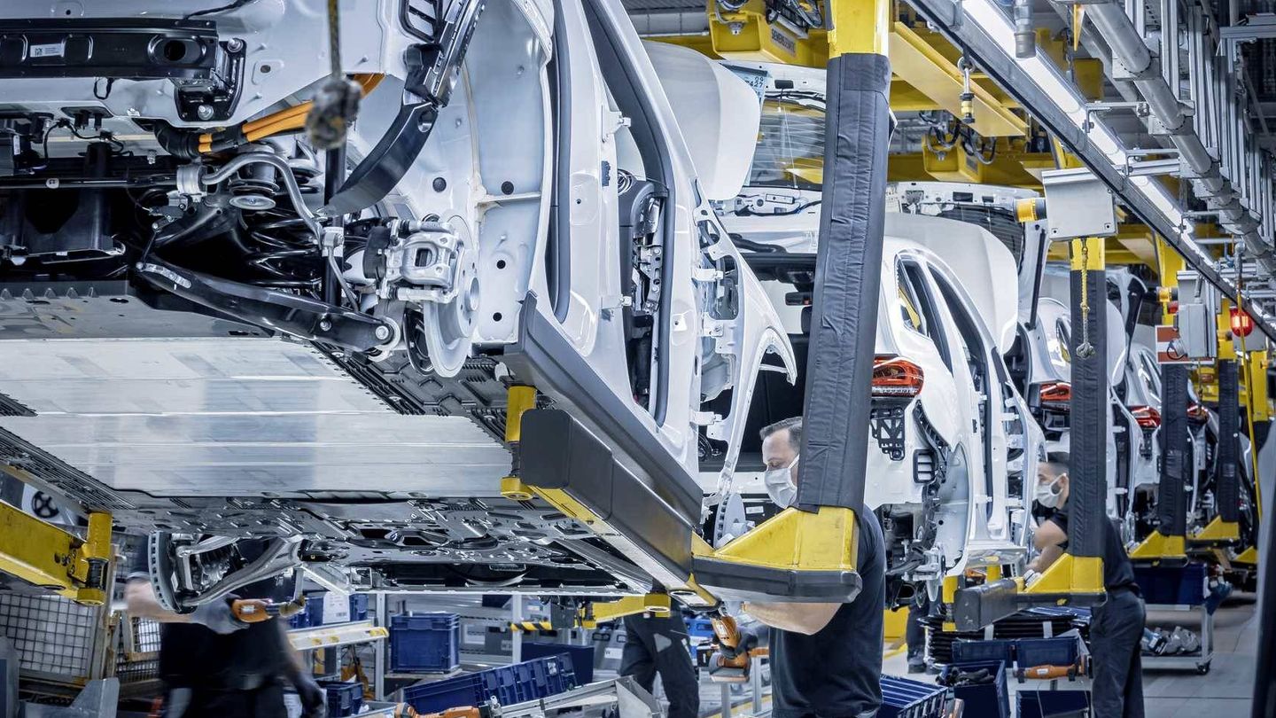 En la planta alemana de Rastatt ya se fabrica el nuevo EQA, el todocamino compacto 100% eléctrico.