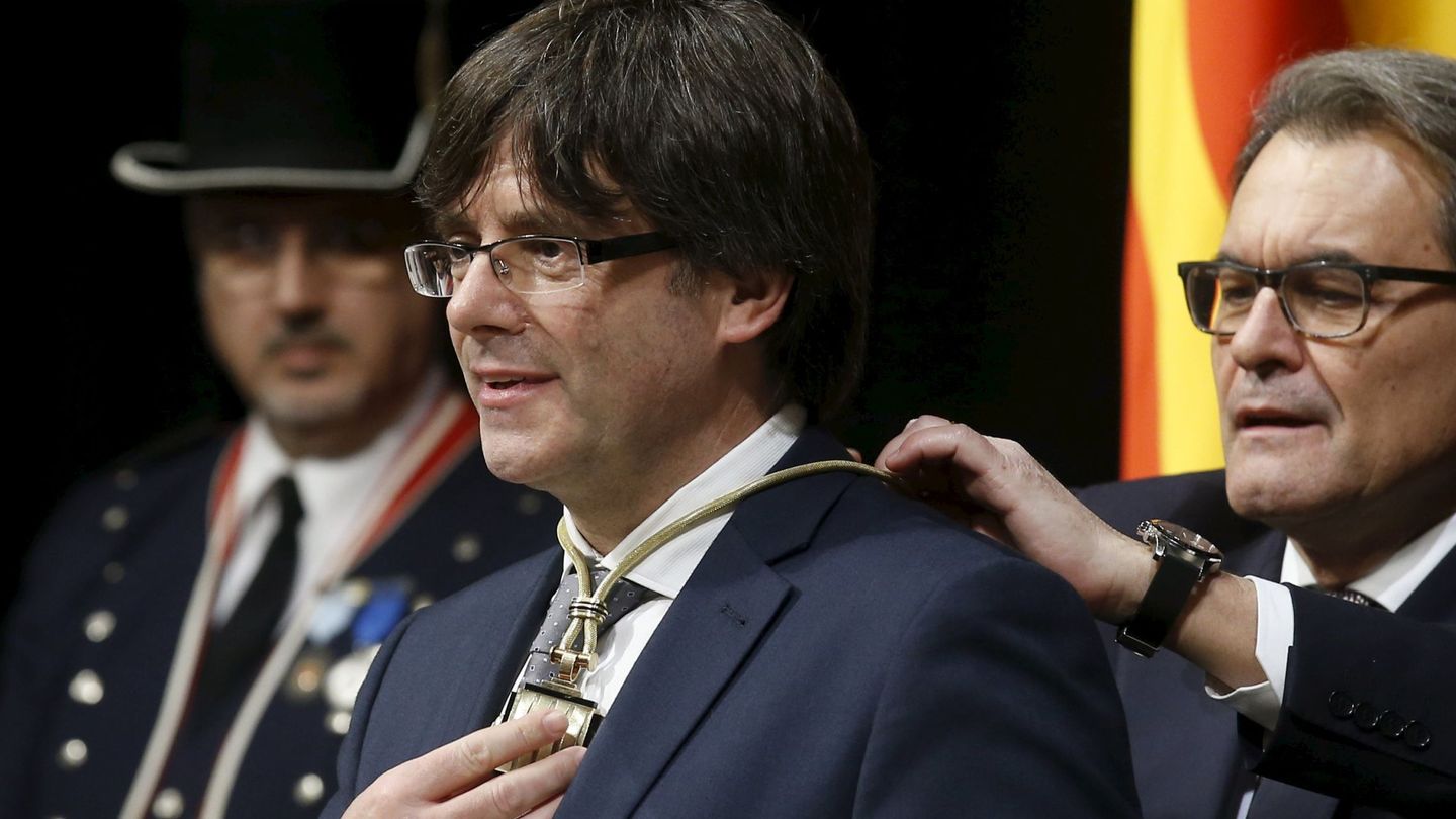 Puigdemont es investido 'president' de la Generalitat (Reuters)