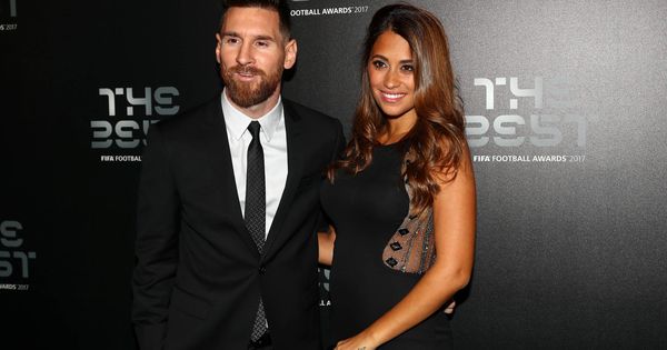 Foto: Antonella Roccuzzo y Leo Messi, en una entrega de premios en Londres. (Getty)