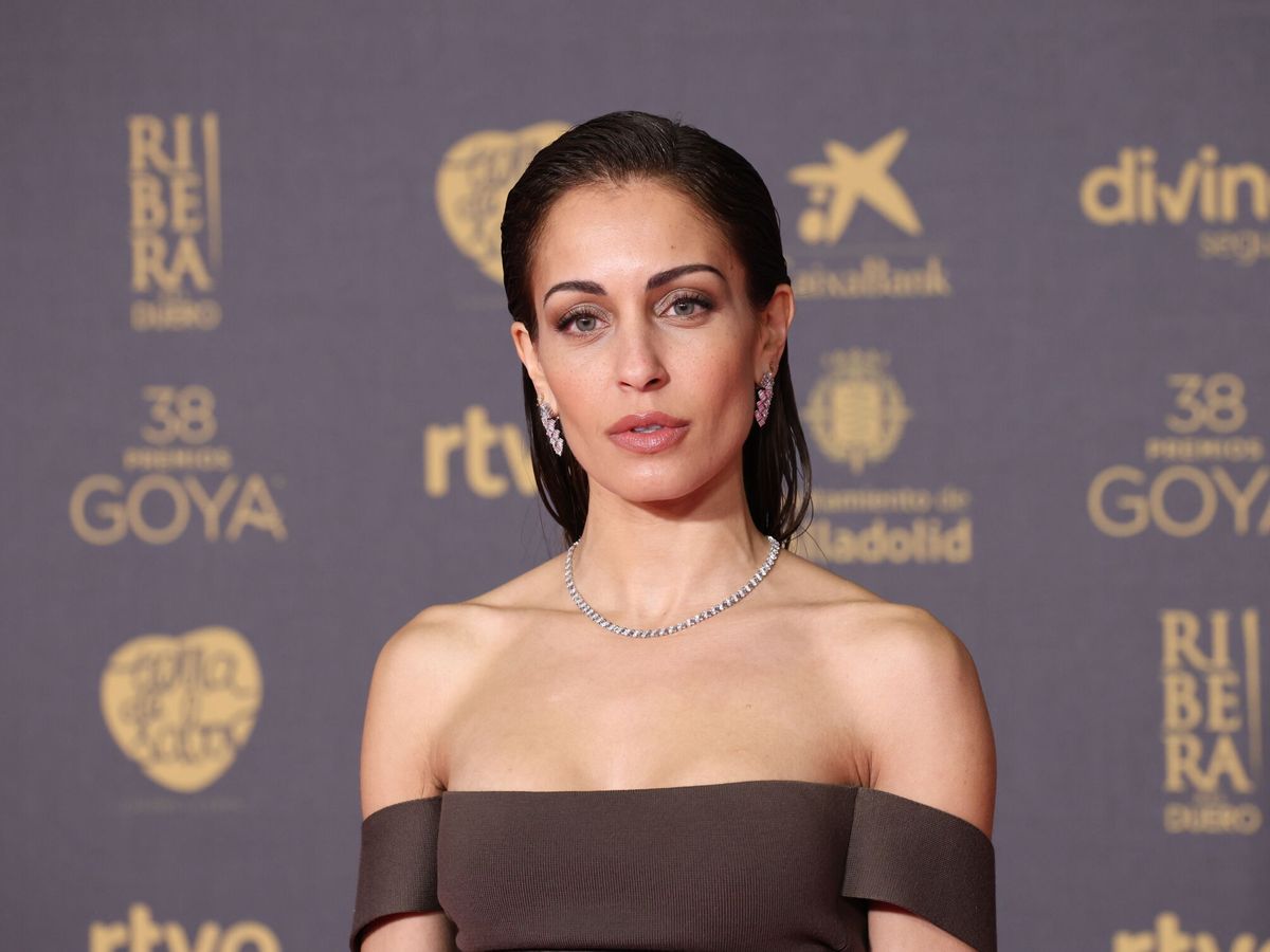 Foto: La actriz Hiba Abouk, en la alfombra de los Premios Goya 2024. (Europa Press)