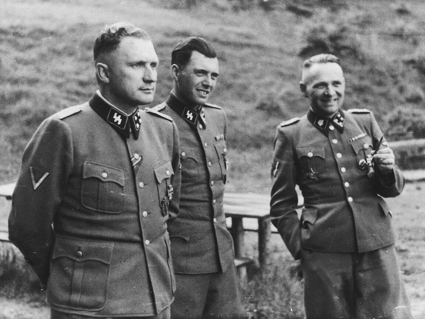 Richard Baer (comandante de Auschwitz), Josef Mengele y Rudolf Höß (anterior comandante de Auschwitz). (Karl Hocker, 1944)