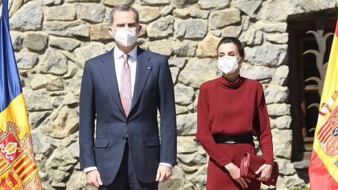 Letizia y el remiendo de su vestido de Massimo Dutti en su primer día en Andorra