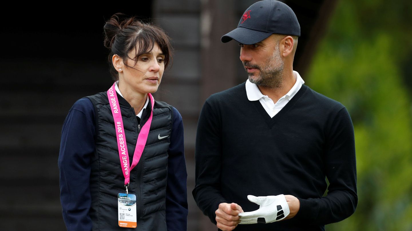 Cristina Serra y Pep Guardiola, en un torne benéfico de golf. (Reuters)