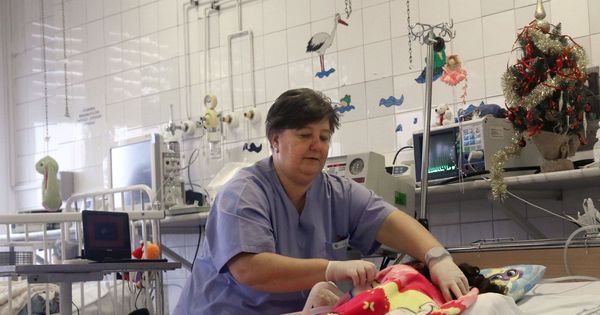 Foto: Una enfermera en un hospital de Budapest. (EFE)