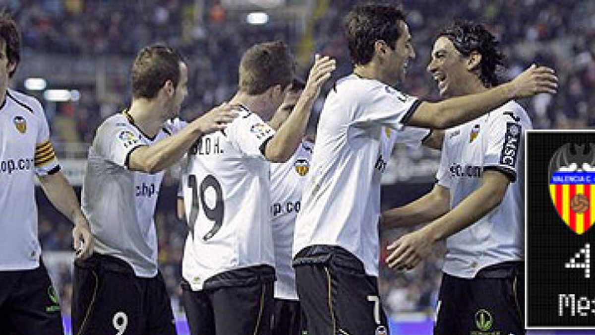 El Valencia golea al Levante y pone pie y medio en las semifinales de Copa