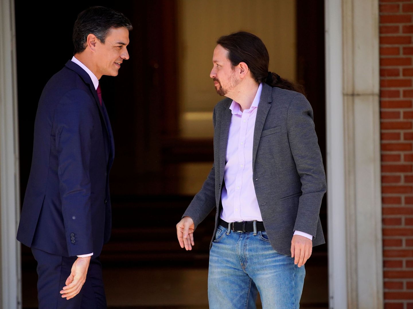 Pedro Sánchez y Pablo Iglesias, el pasado 7 de mayo en la Moncloa. (Reuters)