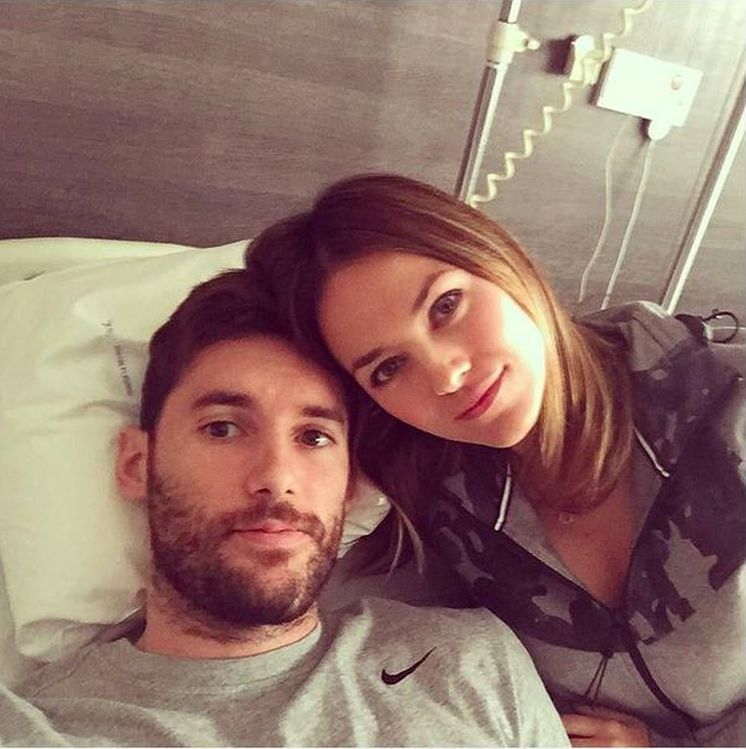 Foto: Helen Lindes y su marido el jugador Rudy Fernández en el hospital (Instagram)