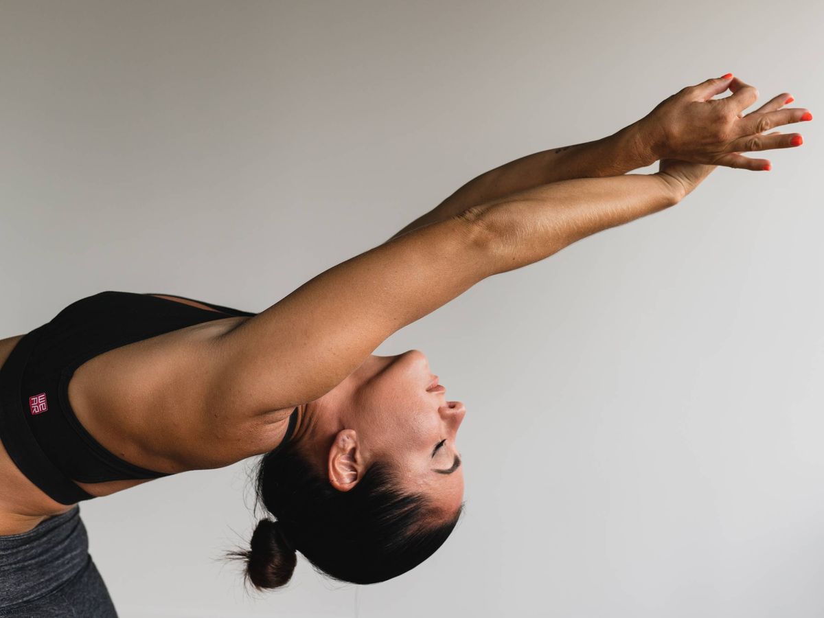 Foto: Yoga, un ejercicio que puede ayudarte a adelgazar. (Dane Wetton para Unsplash)