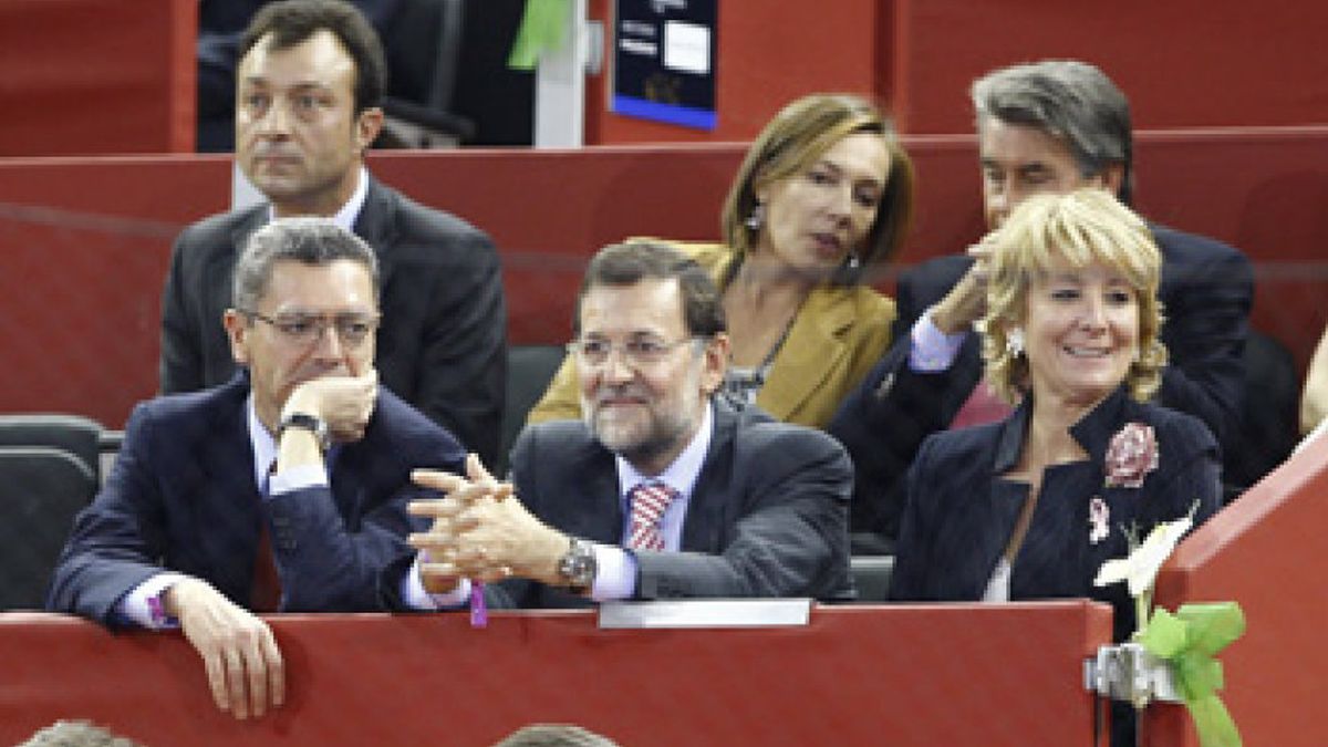 Reproches del entorno de Rajoy a Esperanza Aguirre por las consecuencias de su rifirrafe con el Rey