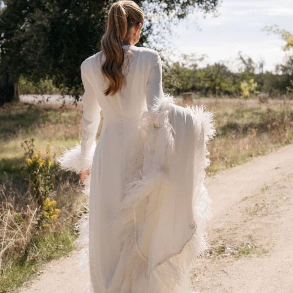 Plumas, la tendencia 2020 para vestidos de novia dinámicos