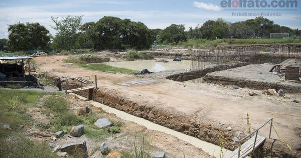 Foto: Estado de abandono de las obras de las instalaciones deportivas en Ibagué. (Foto cedida por 'elolfato.com')