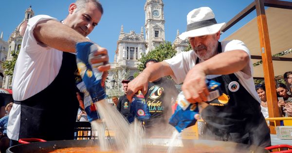Foto: Valencia celebra por primera vez el Día Mundial de la Paella. (Efe)