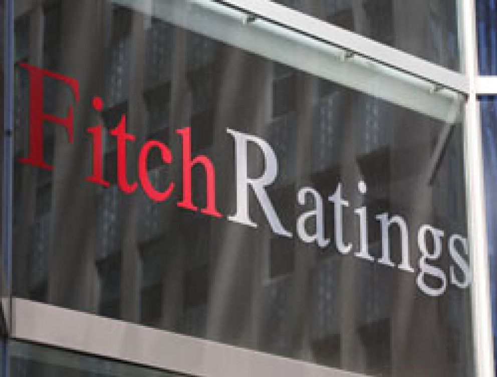 Foto: Fitch baja dos escalones el rating de Santander y de BBVA tras el rescate a la banca española