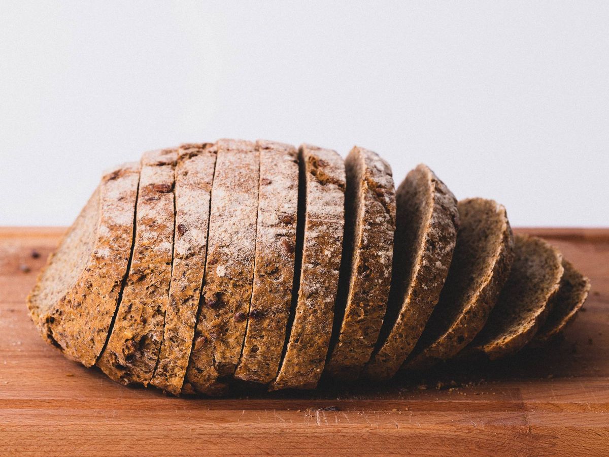 Foto: No es necesario dejar de comer pan para adelgazar. (Jude Infantini para Unsplash)