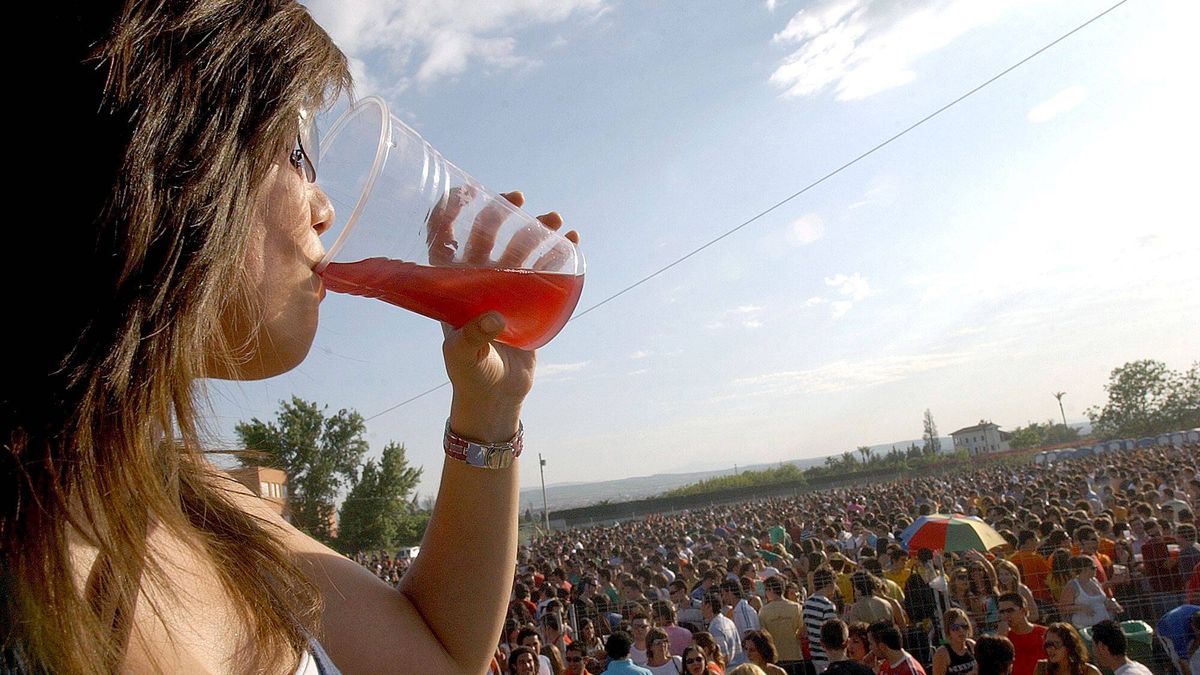 Radiografía del alcohol en España: primera copa a los 14 y Navarra, la CCAA que más bebe