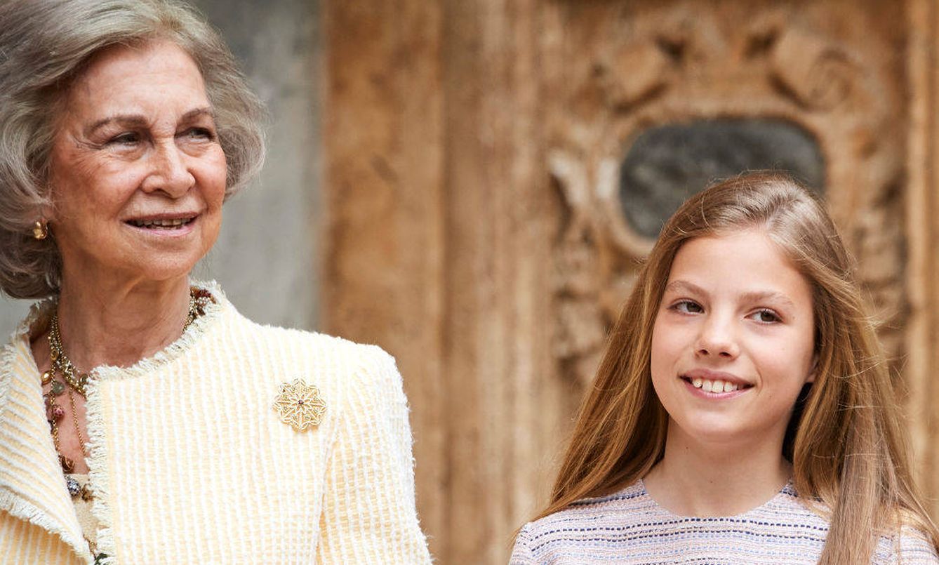 La Reina posa con su nieta la infanta Sofía en 2019. (Getty)