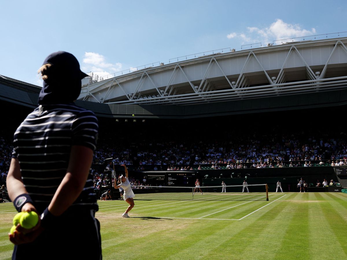 Foto: Partido entre Simona Halep y Elena Rybaki, en Wimbledon (REUTERS/Matthew Childs)