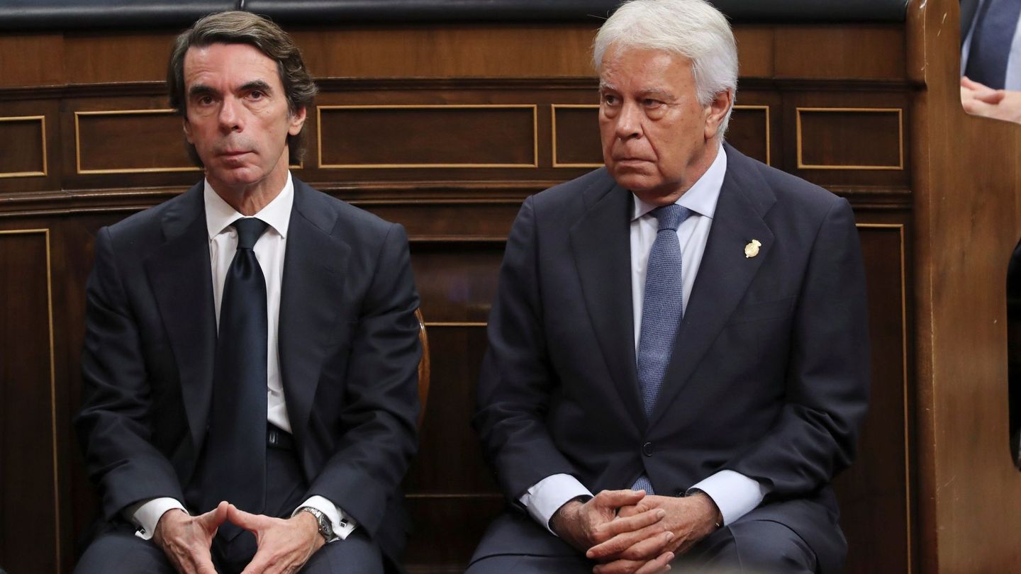 José María Aznar y Felipe González en el cuarenta aniversario de la Constitución. (EFE)