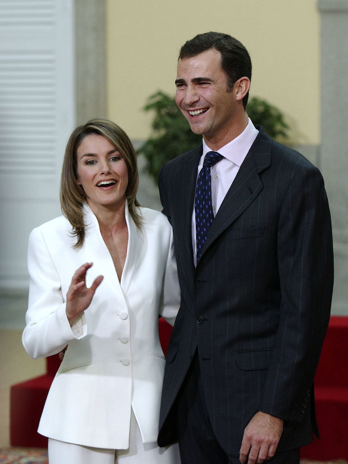 Letizia Ortiz y el entonces príncipe Felipe, el día del anuncio de su compromiso. (EFE)