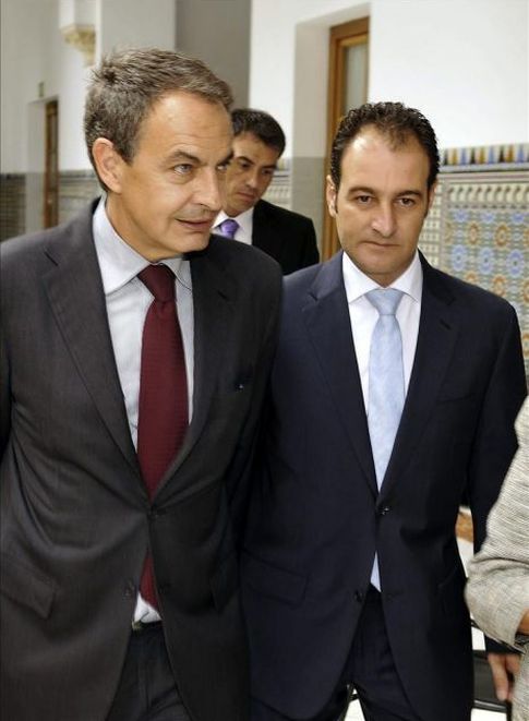 Moriche, junto al expresidente de Gobierno, Zapatero. (EFE)