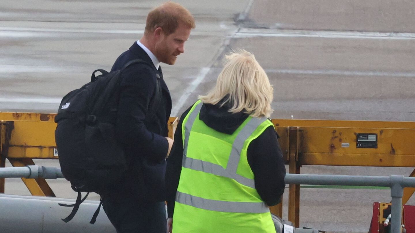El príncipe Harry en el aeropuerto de Aberdeen esta mañana. (Reuters/Phil Noble)