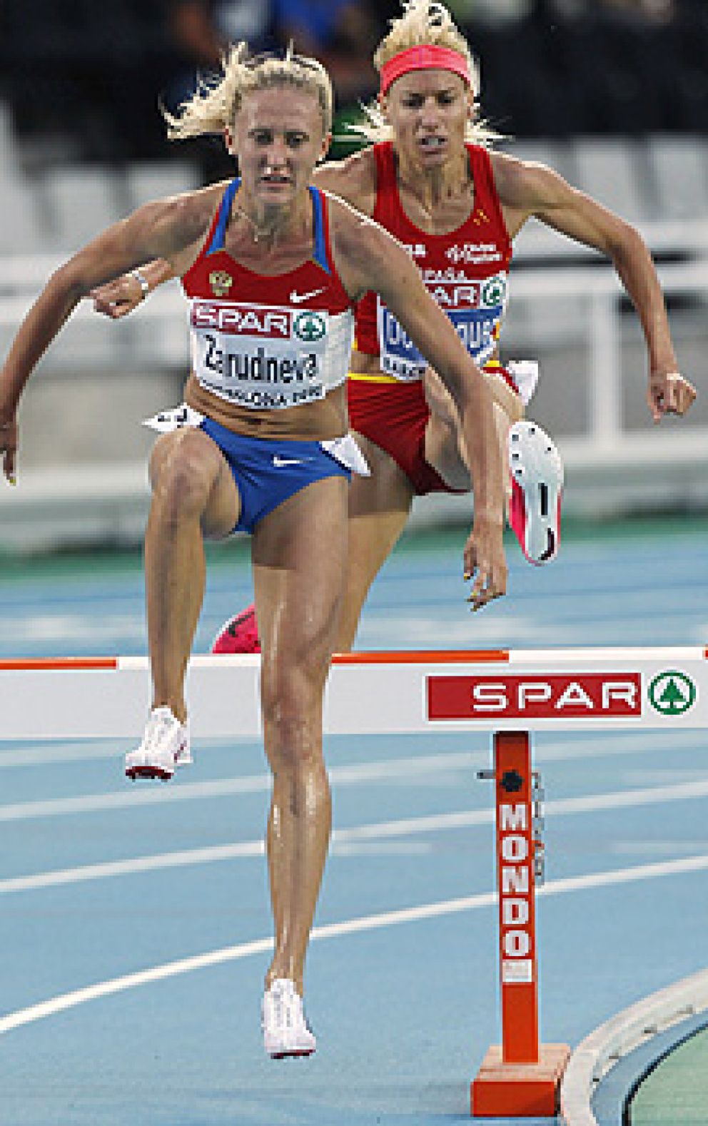 Foto: Marta Domínguez se mete en la final del 3.000 y corre en silencio hacia la Villa Olímpica