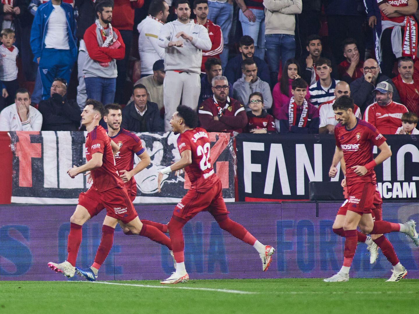 Los jugadores de Osasuna celebran el gol de Ante Budimir (AFP7).