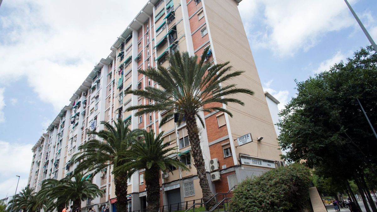 Las casas vacías de inmobiliarias y bancos caen un 36% con el impuesto de Cataluña
