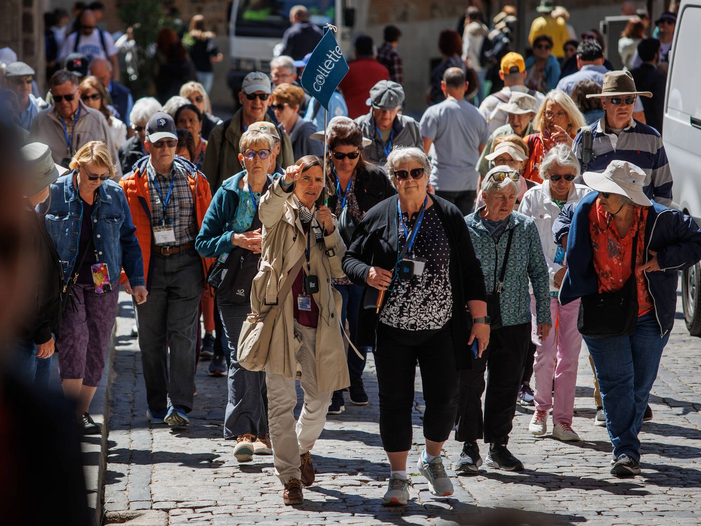 Un grupo de turistas visita el centro histórico de Toledo. (A. M. V.)