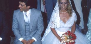 Post de Las tres bodas de María Jiménez y Pepe Sancho: un vestido de 350.000 pesetas, un paraíso en Costa Rica y un montaje en Nepal