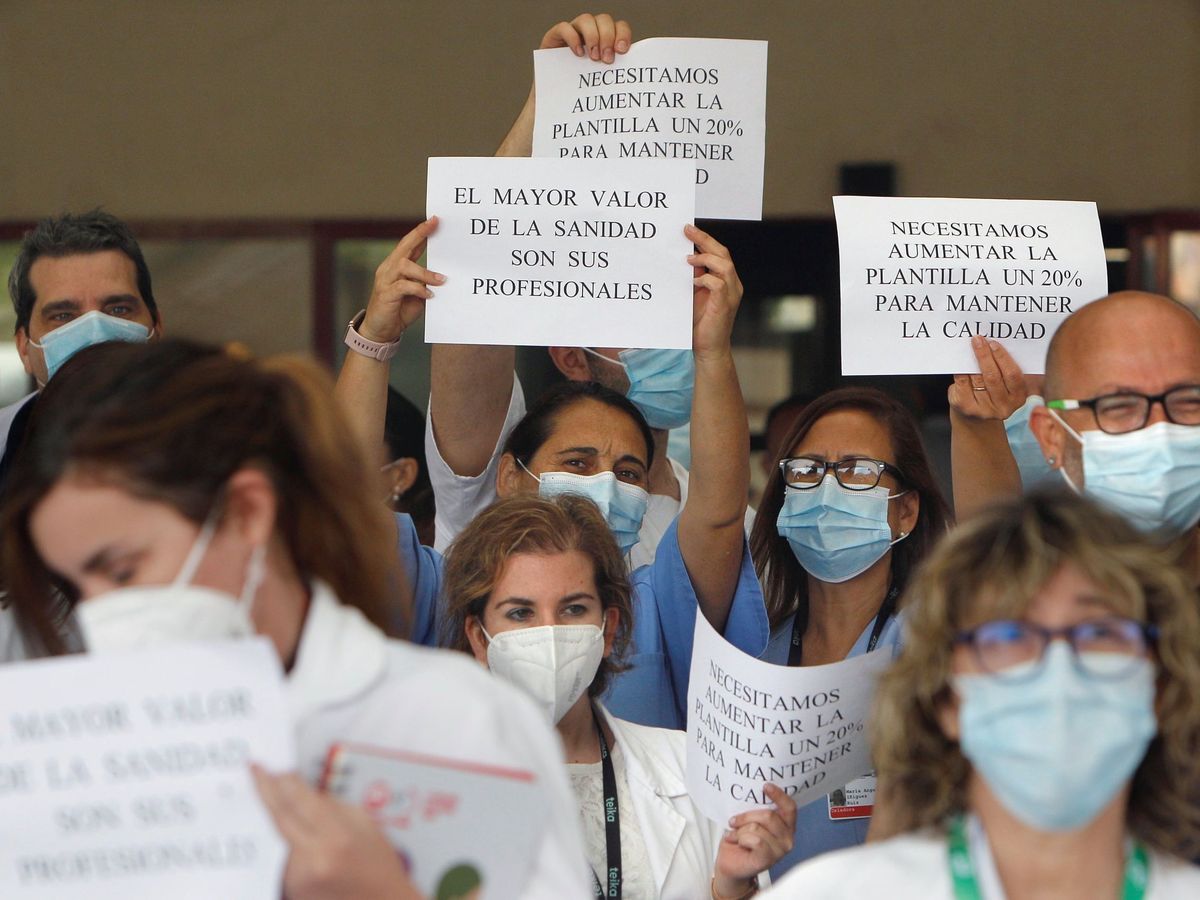 Foto: Protesta de sanitarios en el Hospital General de Alicante. (EFE/Morell)