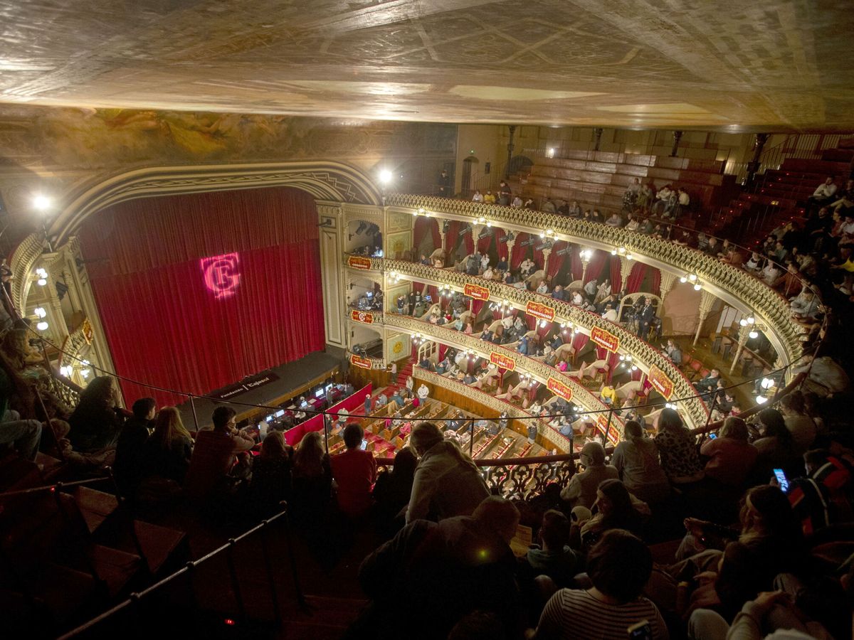 Foto: El Gran Teatro Falla (Cádiz) durante el Concurso Oficial de Agrupaciones Carnavalescas (COAC). (EFE/Román Ríos)