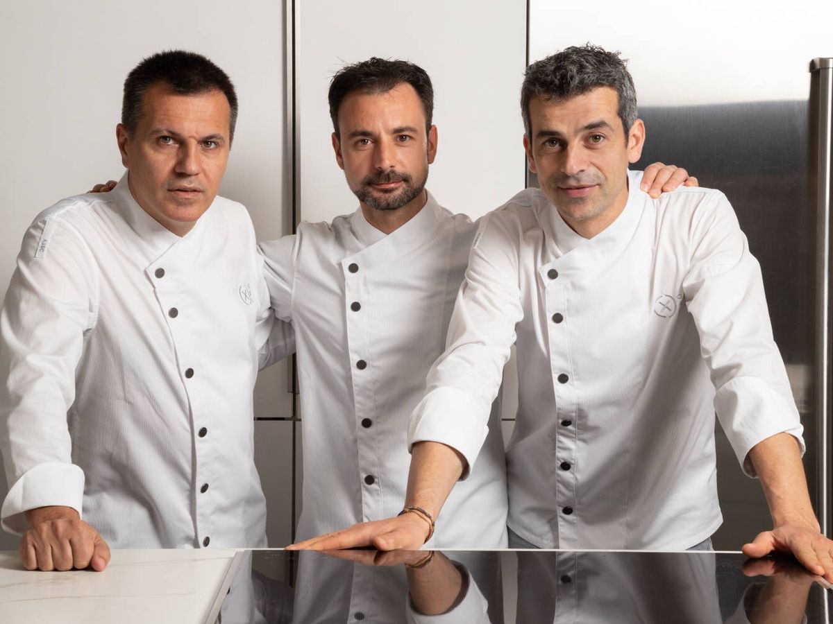 Foto:  Mateu Casañas, Oriol Castro y Eduard Xatruch, premiados en los 50 Best Restaurants 2022. (Restaurante Disfrutar) 