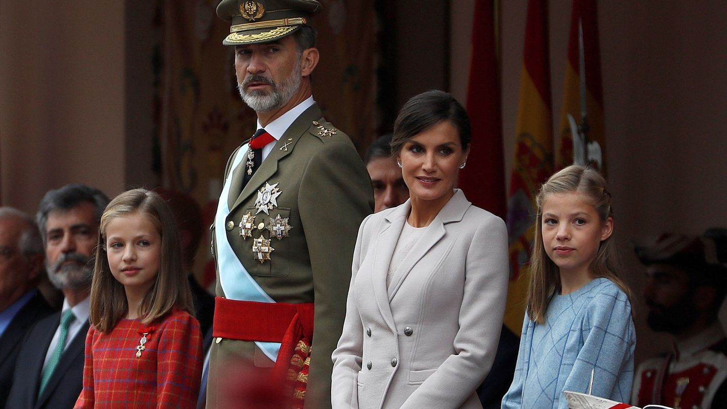 La familia real en uno de los actos conmemorativos del Día de la Fiesta Nacional. (EFE)