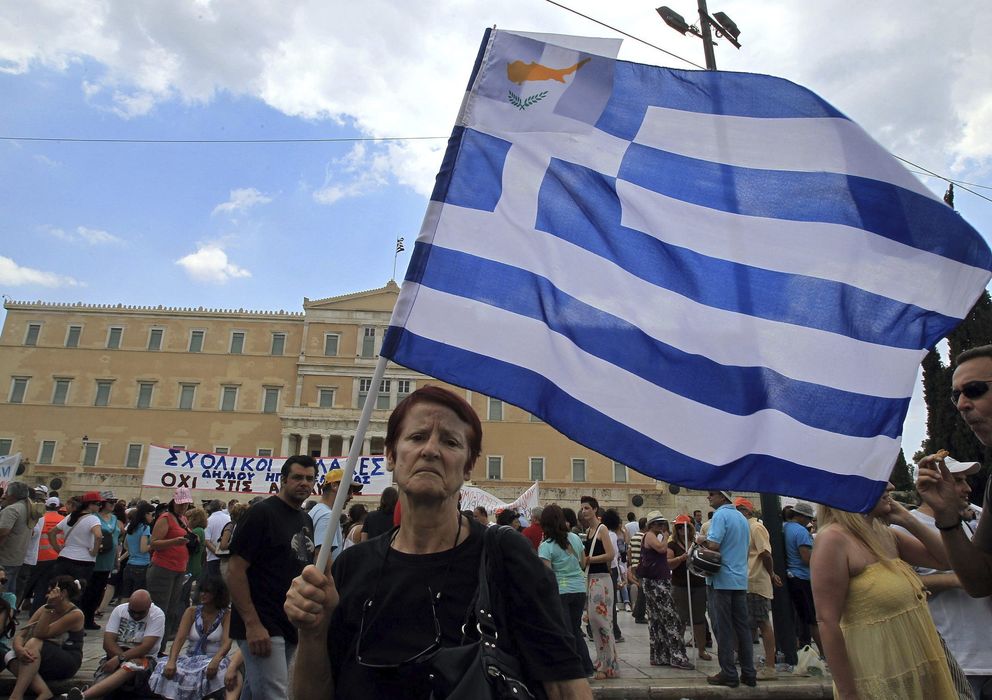 Foto: Protesta frente al Parlamento griego (Efe)