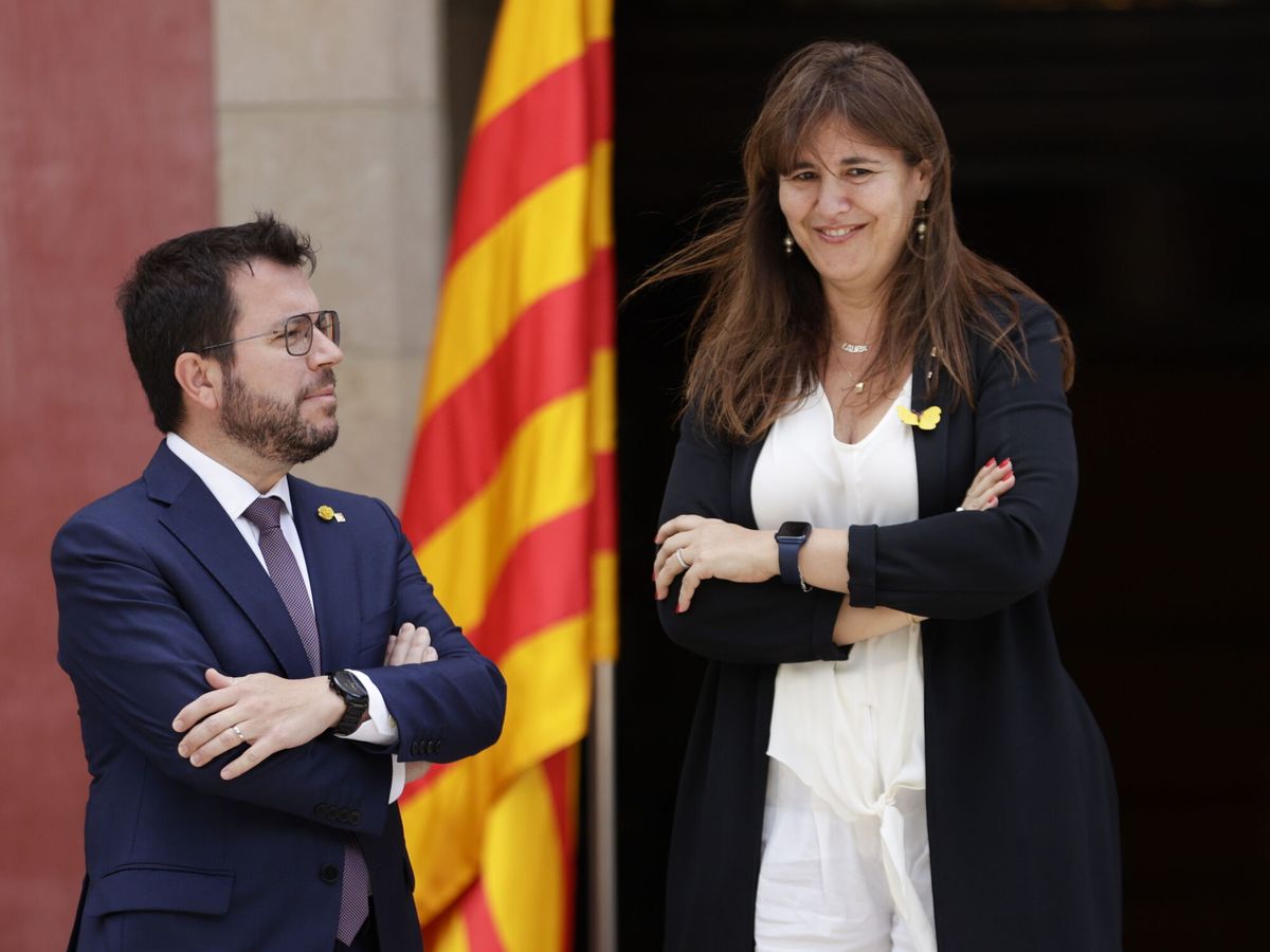 Foto: El presidente de la Generalitat, Pere Aragonès (i), y la expresidenta del Parlament Laura Borràs. (EFE/Archivo/Quique García)