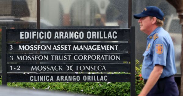 Foto: Fiscalía panameña allana las oficinas de Mossack Fonseca por los 'papeles de Panamá'. (EFE)