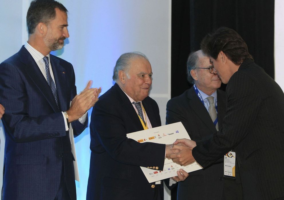 Foto: El Príncipe Felipe, junto al secretario general iberoamericano, Enrique Iglesias, en el encuentro empresarial que ha precedido a la cumbre. (Efe)