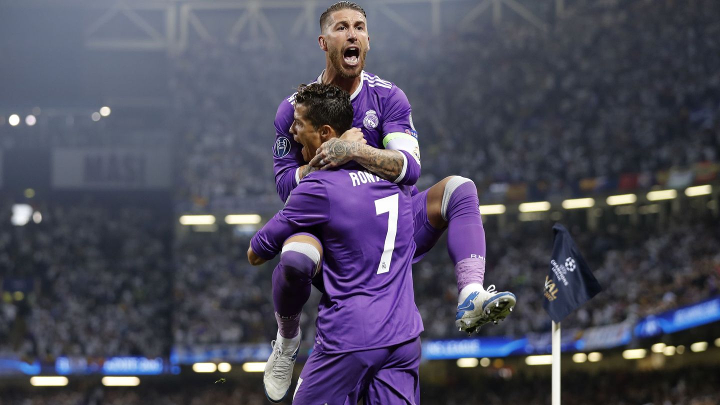 Cristiano Ronaldo y Sergio Ramos celebran uno de los goles de la final de Cardiff. (Reuters)