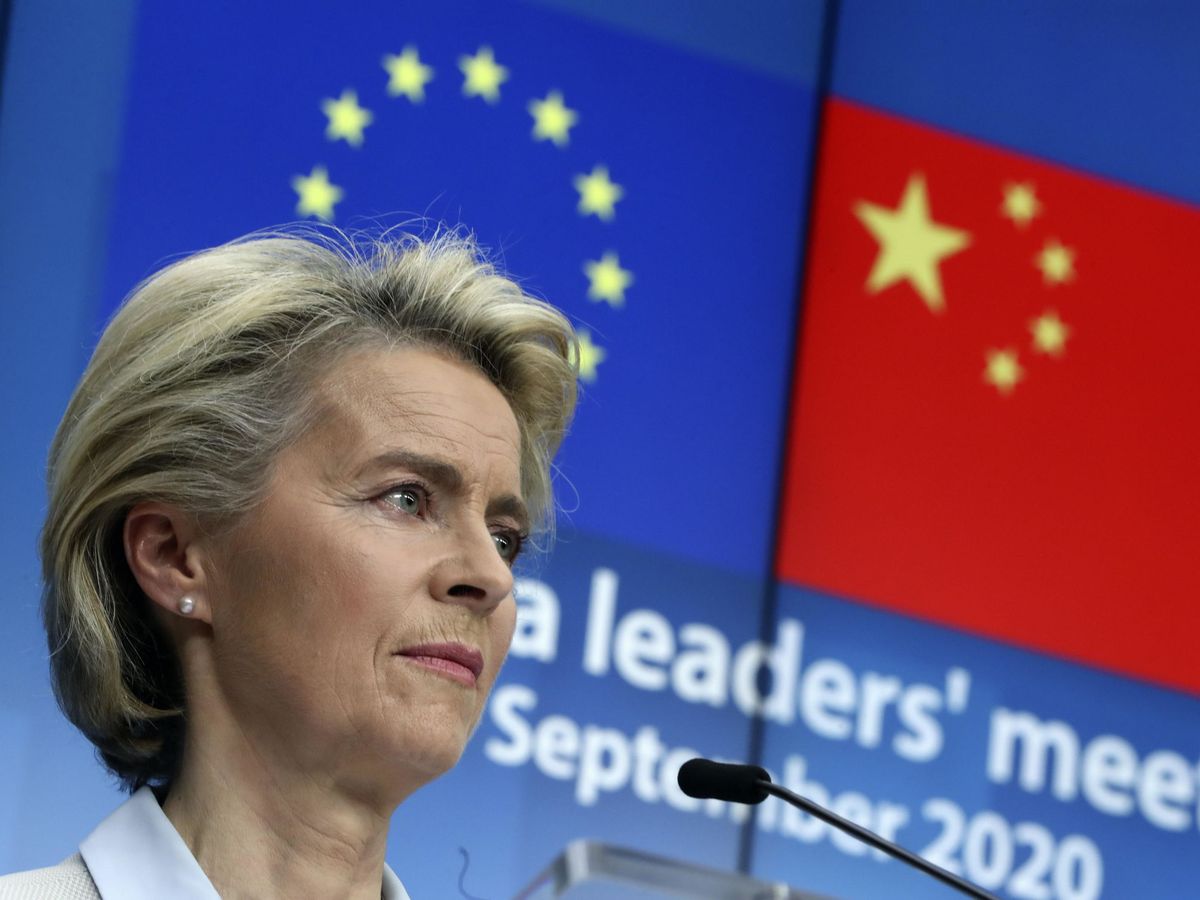 Foto: La presidenta de la Comisión Europea, Ursula von der Leyen, tras una cumbre UE-China. (EFE/EPA/Pool/Yves Herman)