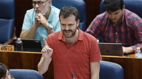 Un diputado de Más Madrid 'dispara y remata' durante una intervención de Ayuso en la Asamblea