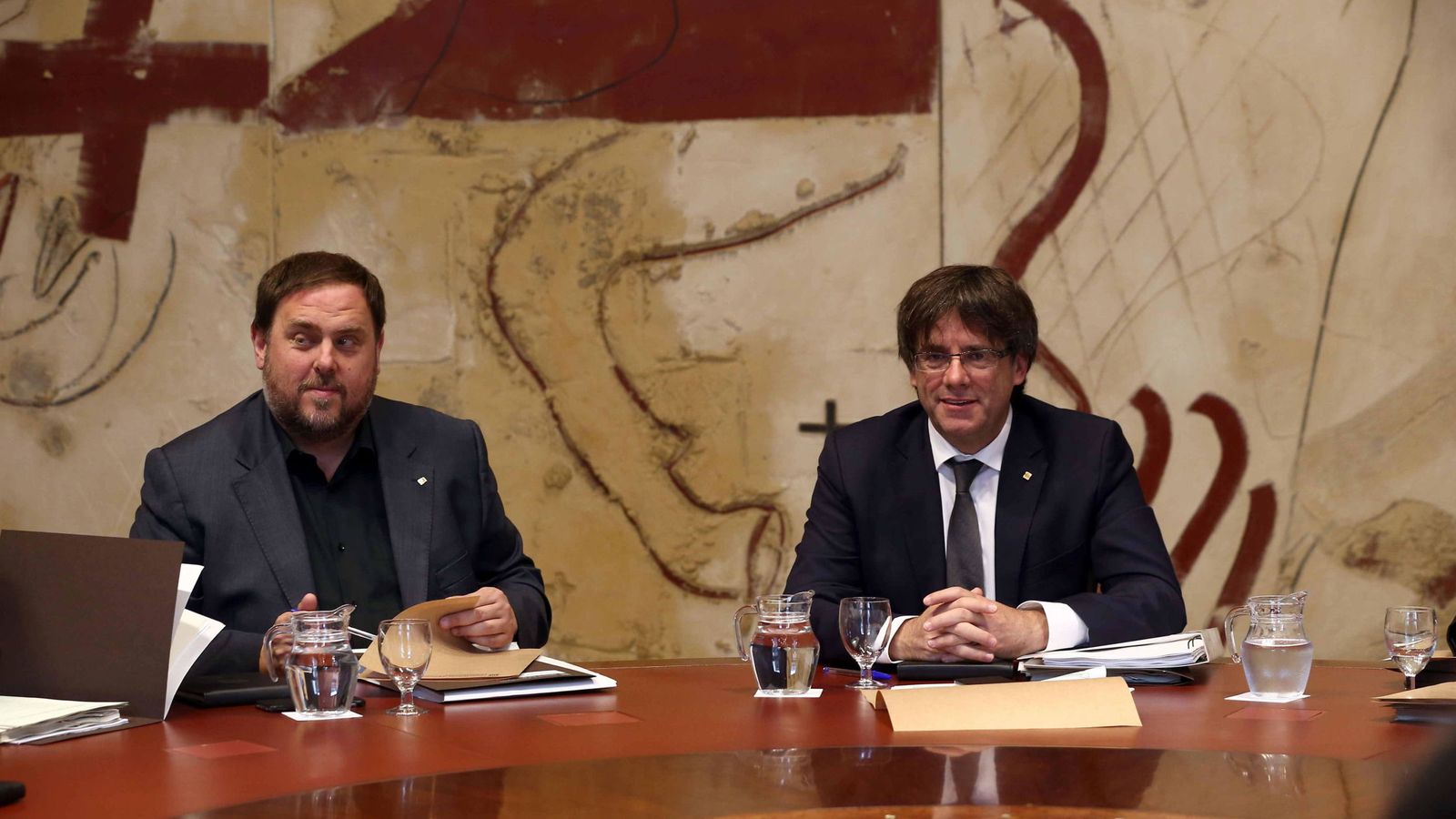 Foto: El presidente de la Generalitat, Carles Puigdemont, y su vicepresidente económico, Oriol Junqueras. (EFE)