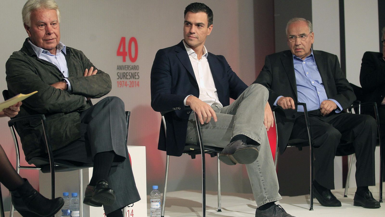 Foto: El secretario general del PSOE, Pedro Sánchez (c), el expresidente del Gobierno Felipe González (i) y el exvicepresidente Alfonso Guerra. (EFE)