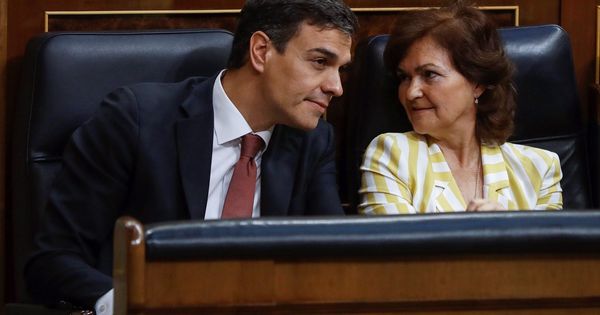 Foto: Pedro Sánchez y su vicepresidenta del Gobierno, Carmen Calvo, este 20 de junio en el Congreso. (EFE)