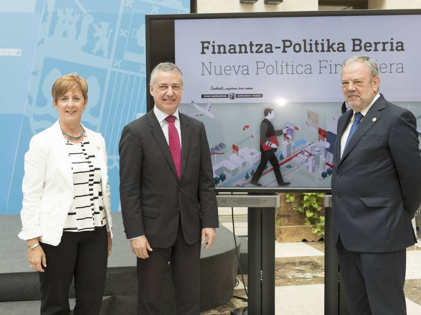 Arantxa Tapia, Iñigo Urkullu y Pedro Azpiazu en la presentación de los nuevos instrumentos financieros. (EC)