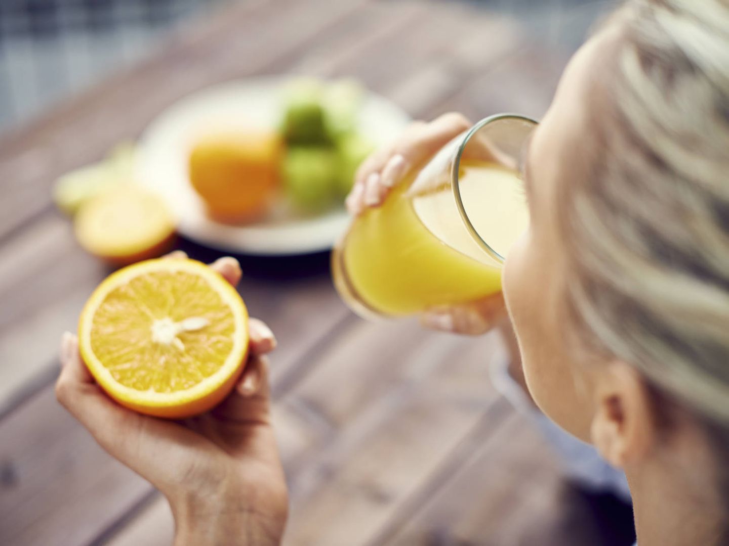 No se ha demostrado que los alimentos ricos en vitamina C, como las naranjas, reduzcan la incidencia de la gripe