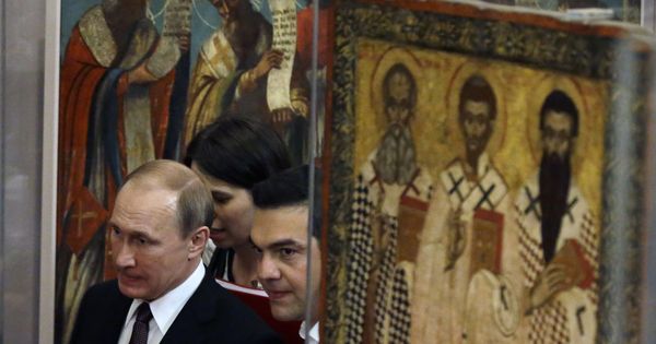 Foto: Vladímir Putin visita el Museo Cristiano y Bizantino en Atenas junto al primer ministro Alexis Tsipras, en mayo de 2016. (EFE)