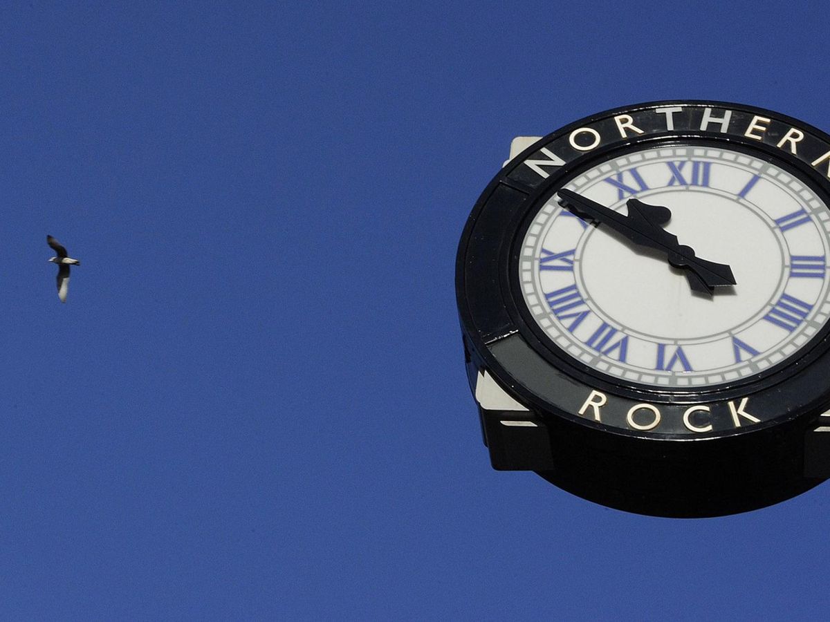 Foto: El icónico reloj de Northern Rock, en Newcastle (Reino Unido). (Reuters)