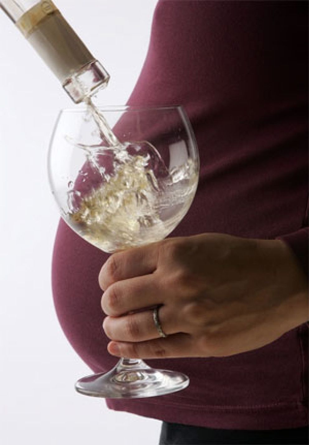 Foto: Si una mujer consume alcohol durante el embarazo puede dar a luz un bebé con retraso y malformaciones